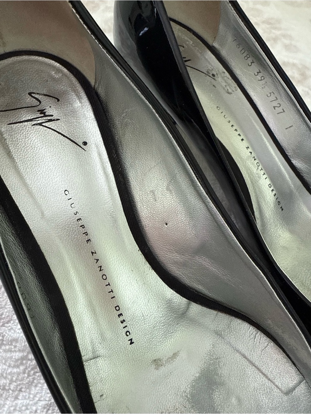 Giuseppe Zanotti Design Patent Leather Pumps with Crystal Embellished Buckle - Picture 6 of 12